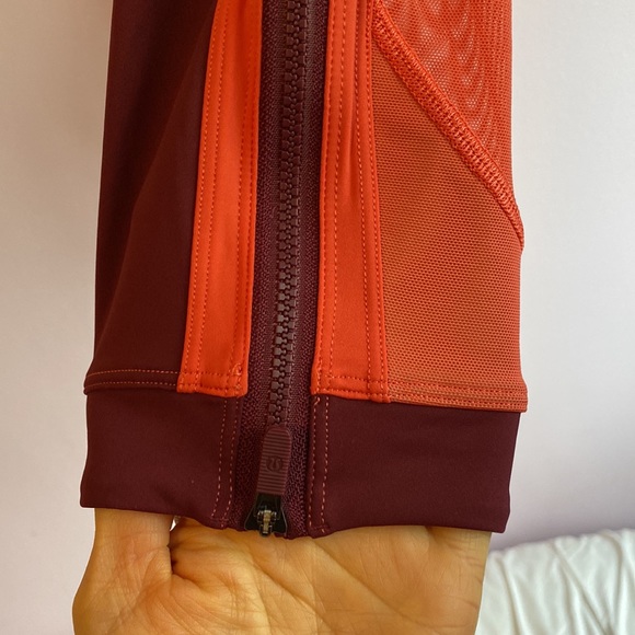 Lululemon reflective mesh running crops size 6 - Picture 3 of 7